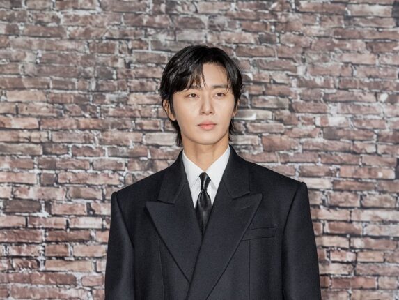 경성크리처의 멋진 남자 주인공 박서준 사진 모음
