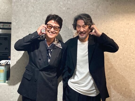 영화팬들에게는 그야말로 영광의 순간! 야쿠쇼 코지와 송강호의 만남 현장