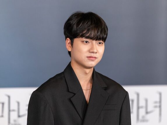소년처럼 순수한 눈빛 성유빈