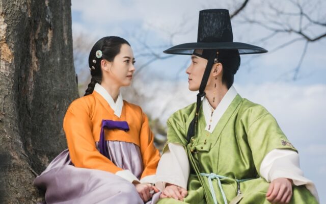 ‘춘화연애담’ 공주 고아라 X 바람둥이 재벌 장률, 투샷 스틸 공개