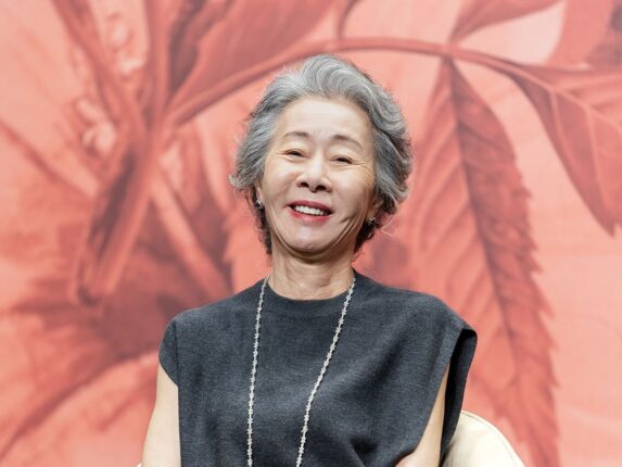 영원한 클라쓰, 배우 윤여정.