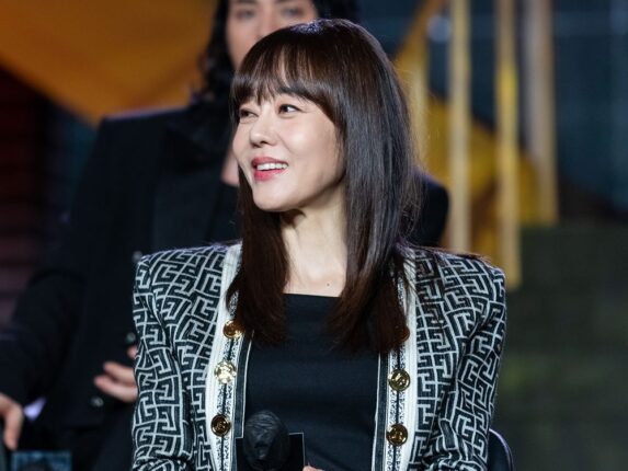 그녀만의 아름다움이 있다. 김윤진