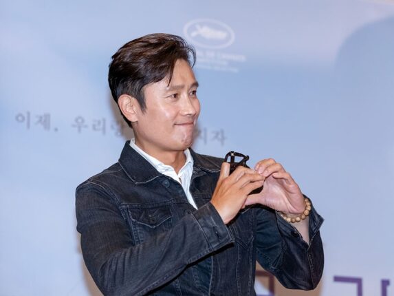 미소가 아름다운 국민배우 이병헌