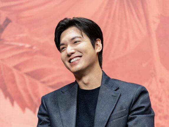 잘생겨도 너무 잘생긴 이민호