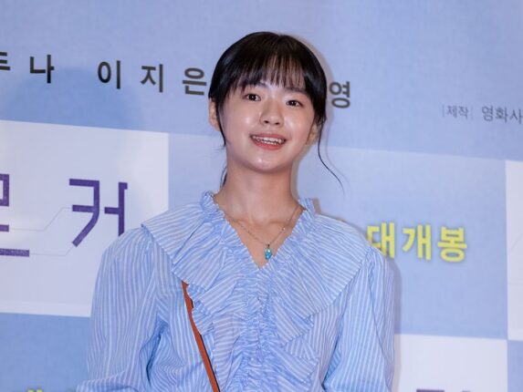 청순한 느낌의 단아한 배우 김시아