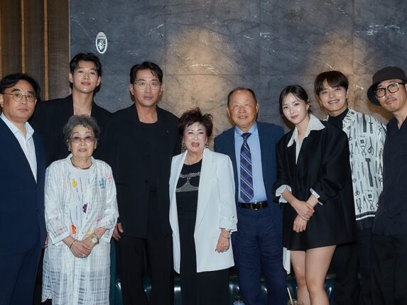 영화 ‘하이재킹’ 1971년 여객기 납치 사건 실존 인물들과 배우들 만남!
