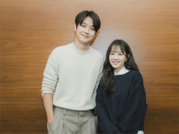 모두가 놀랐다! 최근 공식 만남 발표한 90년생 동갑내기 배우 커플