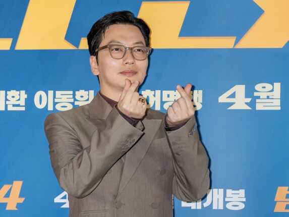 보고만 있어도 행복해지는 남자, 배우 이동휘.