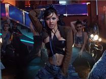 블랙핑크 리사(LISA), 파격적인 ‘락스타’ 변신
