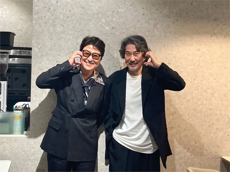 (왼쪽)송강호와 (오른쪽) 야쿠쇼 코지
