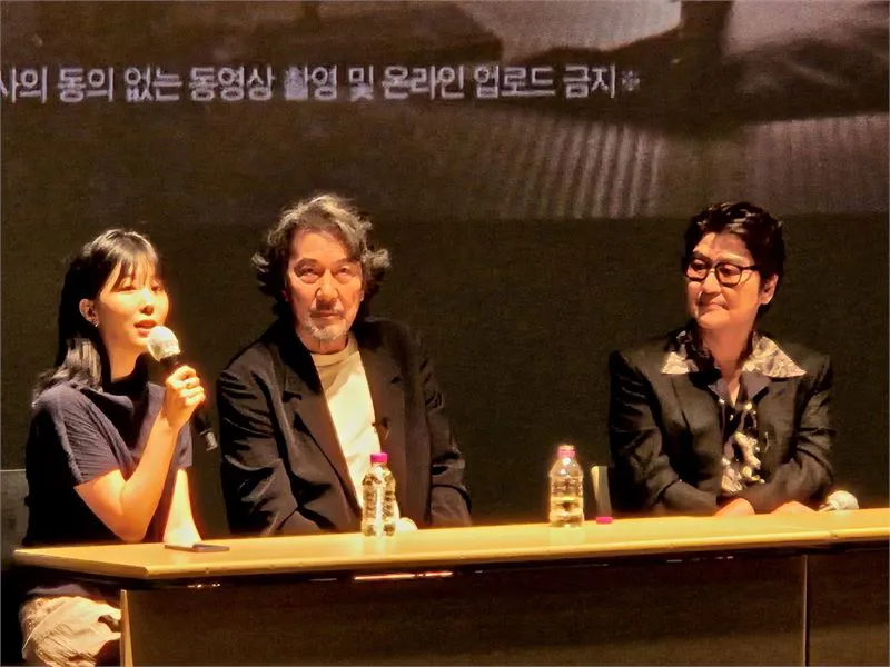 영화팬들에게는 그야말로 영광의 순간! 야쿠쇼 코지와 송강호의 만남 현장
