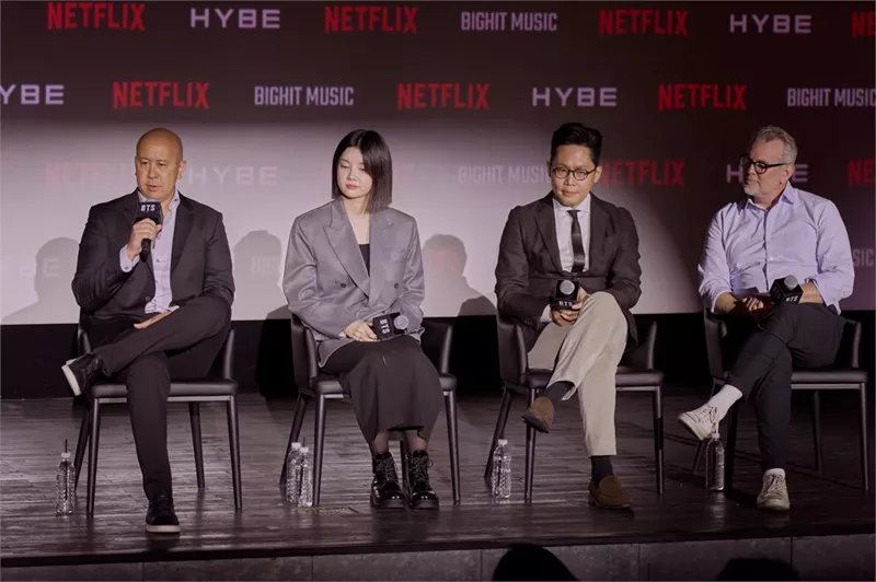 (왼쪽부터) 브랜든 리그 넷플릭스 VP, 김현정 빅히트 뮤직 VP, 유동주 하이브 뮤직그룹 APAC 대표,

개럿 잉글리쉬 총괄 프로듀서